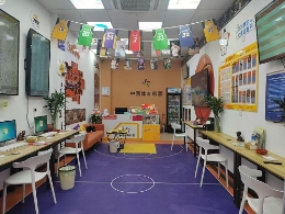 杭州桐庐95后代销者打造篮球特色主题体彩店
