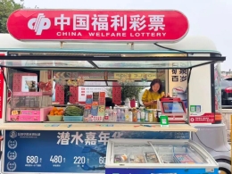 烟台山脚下的暖心亭