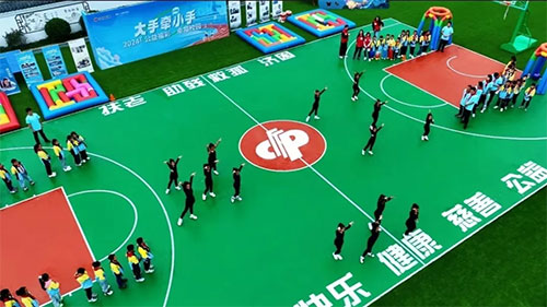 重庆“公益福彩・幸福校园”项目资助整修的南川区大观镇中心小学校操场。 重庆“公益福彩・幸福校园”项目资助整修的南川区大观镇中心小学校操场。