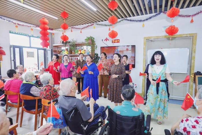 宝云康养老年大学定期为老人开设合唱课程