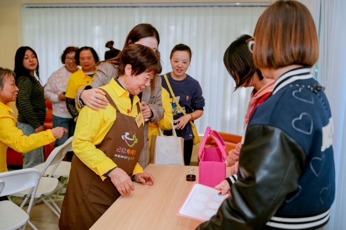 afbba4db-6399-4919-8893-858be7e6ecf2 afbba4db-6399-4919-8893-858be7e6ecf2