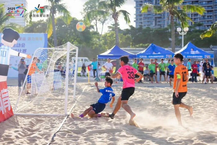 珠海市第十一届市民健身运动会“中国体育彩票杯”沙滩足球比赛现场 珠海市第十一届市民健身运动会“中国体育彩票杯”沙滩足球比赛现场