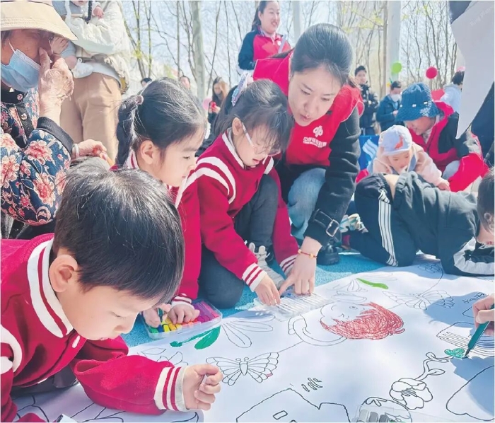 “联袂微光共赴春天”公益商场行动 “联袂微光共赴春天”公益商场行动