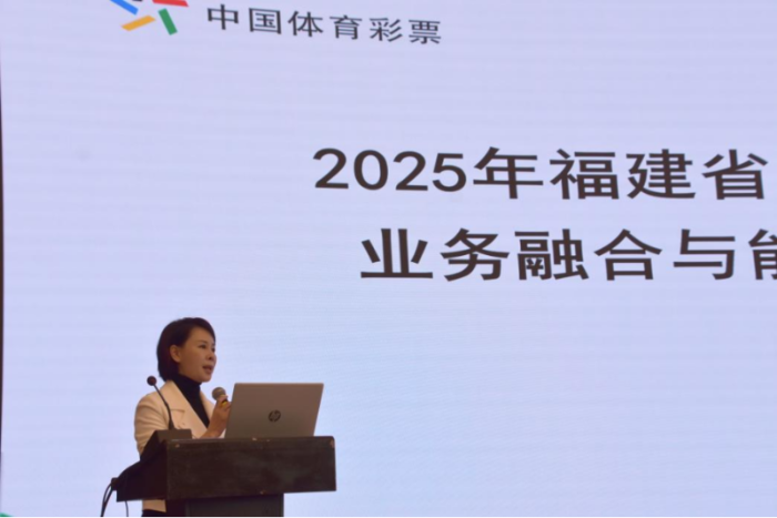 图为福建省体育彩票管理中心党委副书记、副主任严惠敏在作动员讲话 图为福建省体育彩票管理中心党委副书记、副主任严惠敏在作动员讲话