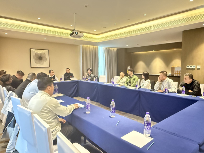 围绕客诉法律问题和媒体舆情进行了研讨