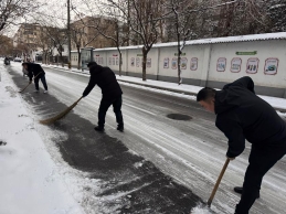 淮安体彩扫雪助行 先锋服务队以雪为令 书写公益担当