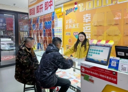 这家体彩站成为务工朋友的“闲暇好去处”