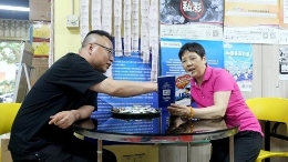 京彩芳华掠影 记北京体彩女销售员的故事