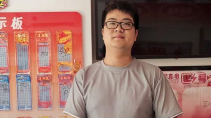 从“日销几百”到“目标万元” 杨加伟靠抖音手势舞“摇”来新机遇