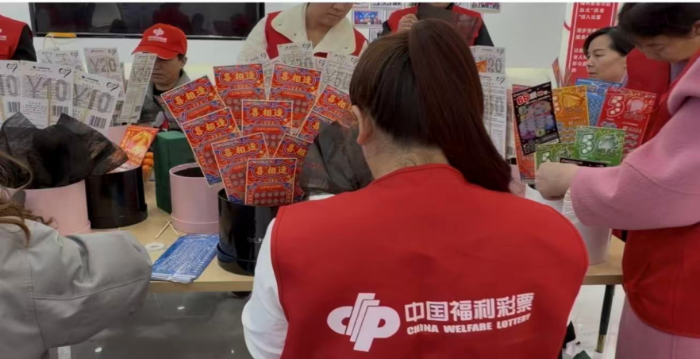 “福彩女神巧手造花 悦享花样好彩时光”克州福彩中心开展妇女节主题彩票花束活动 （2026.03.19发布）400