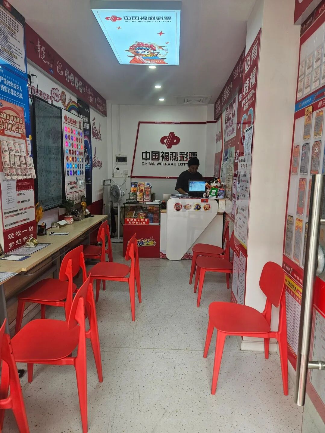 街坊们的“诚信小店”