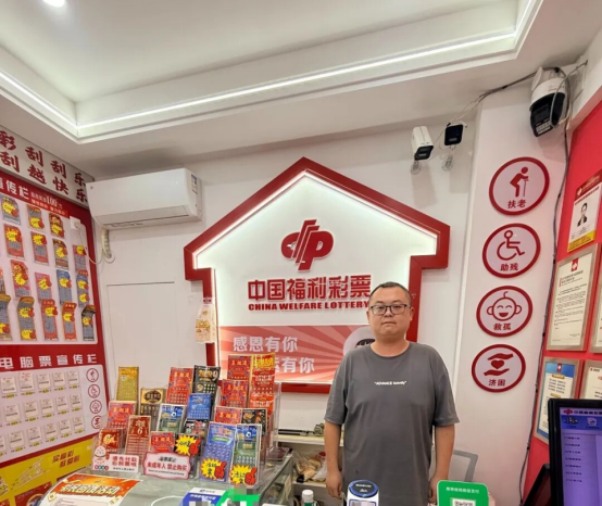他把福彩小店开成了年轻人的聚集地
