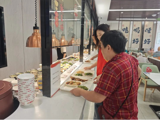 福彩公益金守护“一餐热饭” 无锡北桥社区“梧桐里”的惠老助餐实践