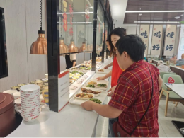 福彩公益金守护“一餐热饭” 无锡北桥社区“梧桐里”的惠老助餐实践