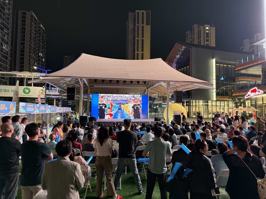 泰州体彩“百场看球”第二现场走进凤城悦天地