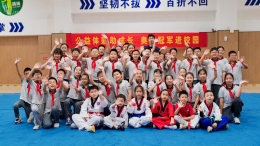 “江苏体彩奥运冠军进校园”活动走进小学课堂
