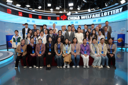 湖北观摩团“走近双色球”，近距离见证阳光开奖